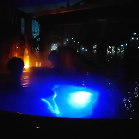 Apartament Hidden Hearts & Hottub *